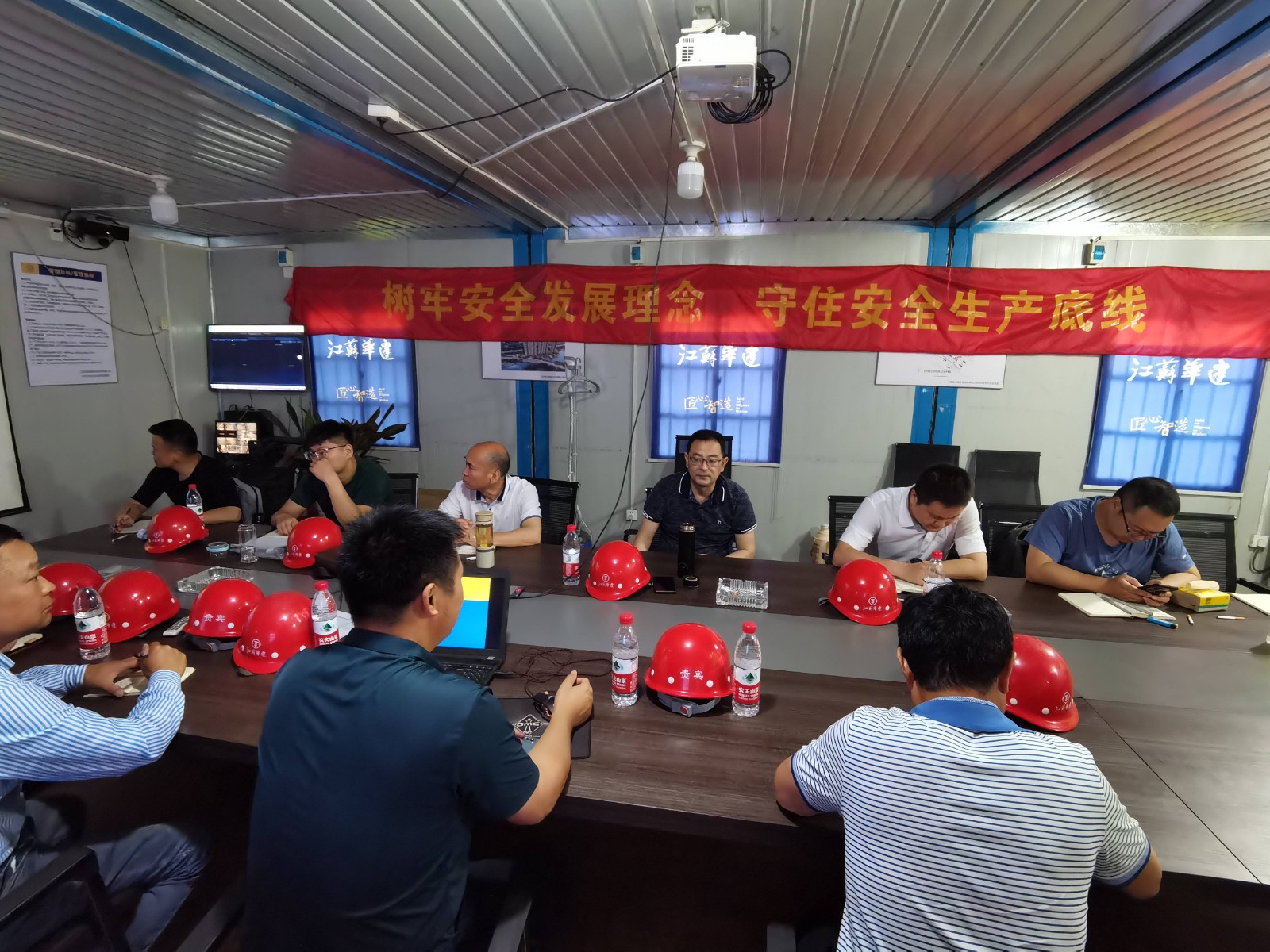 1624516946460707.jpg 6月10-19日,公司總經(jīng)理王吉騫帶隊(duì)對在建9個(gè)項(xiàng)目開展2021年二季度質(zhì)量安全綜合大檢查。(1).jpg